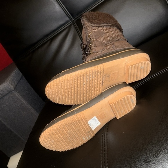 Size 10 Women's Brown Winter Boots - Picture 4 of 12